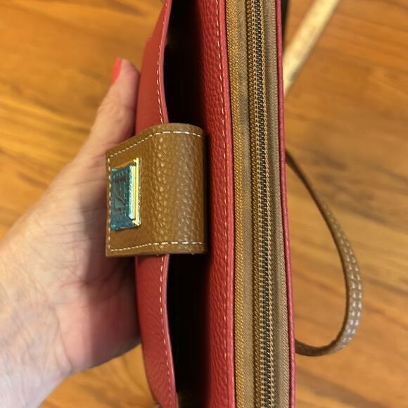 Stone Mountain Cornwall phone wristlet red.  NWT - Picture 5 of 10